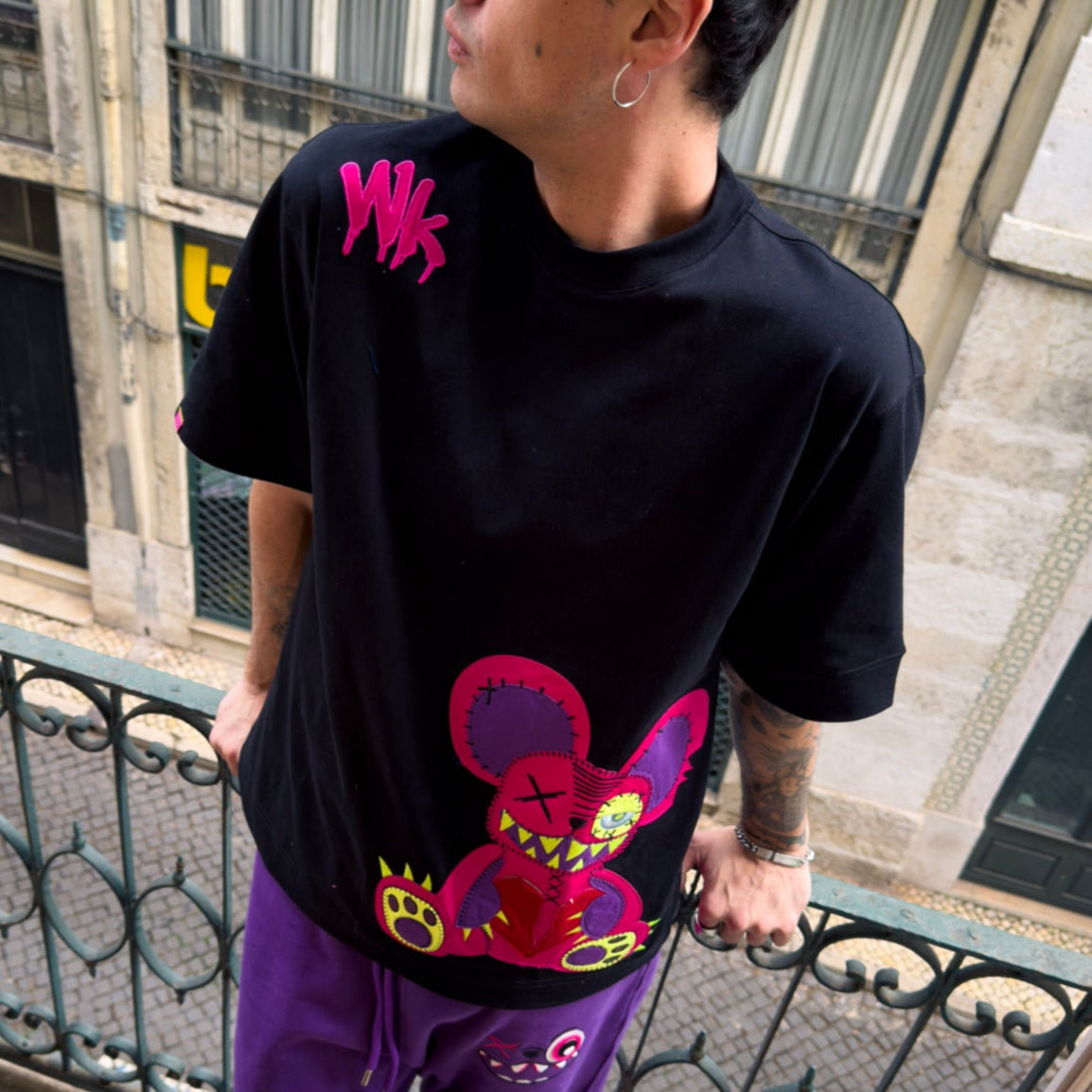 ALLURING BLACK OVERSIZED T-SHIRT