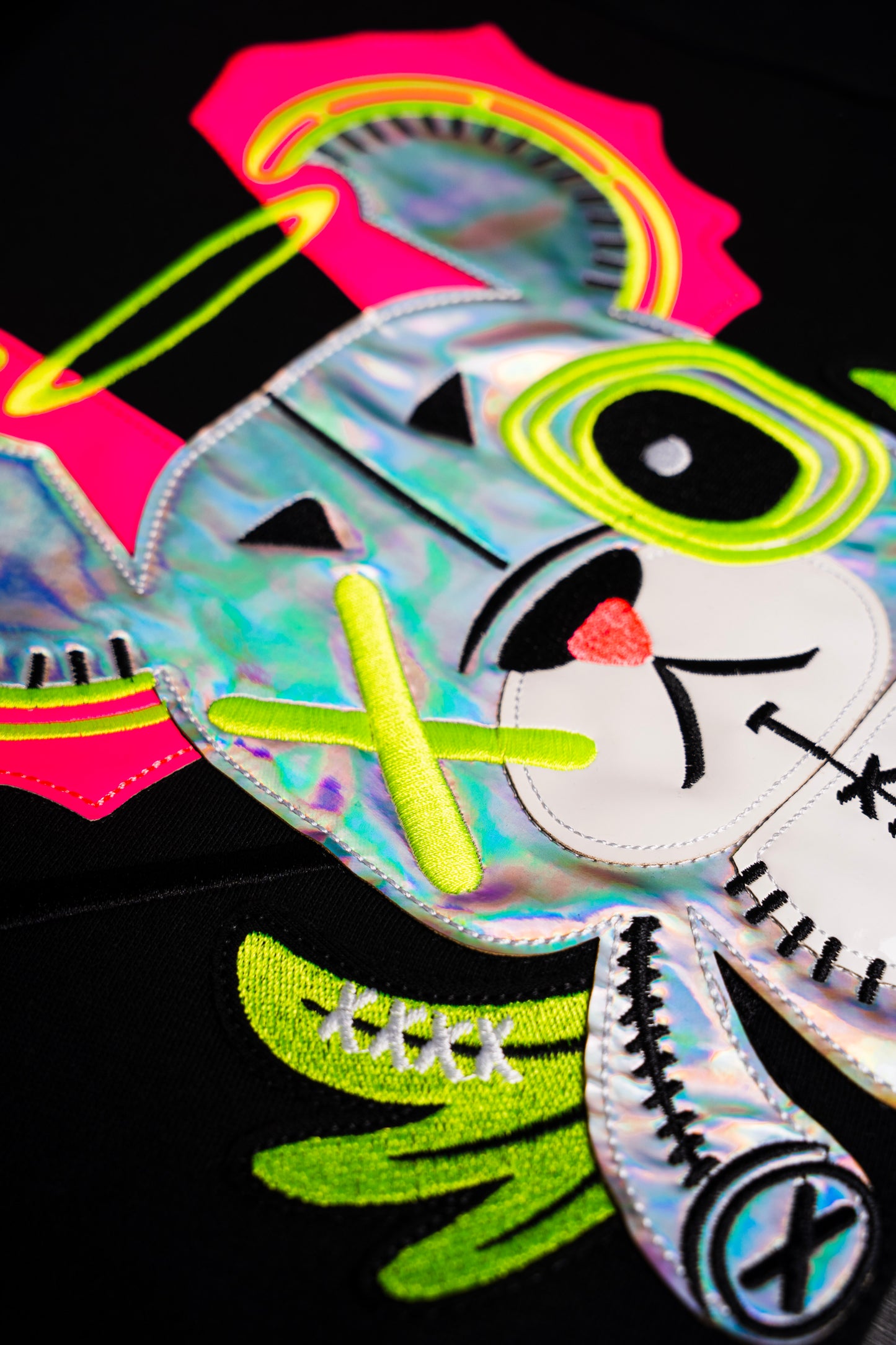 NEON ROYALTY CARGO SWEATPANTS BLACK