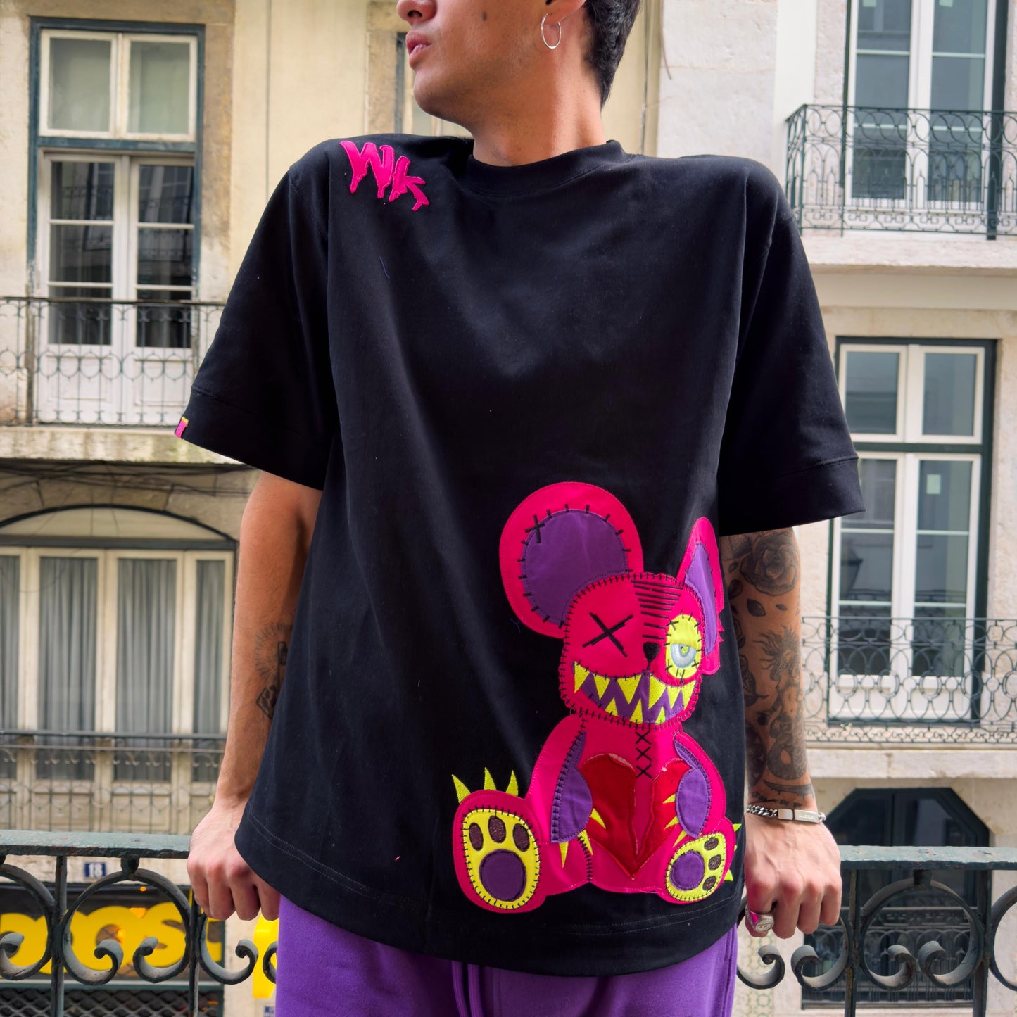 ALLURING BLACK OVERSIZED T-SHIRT