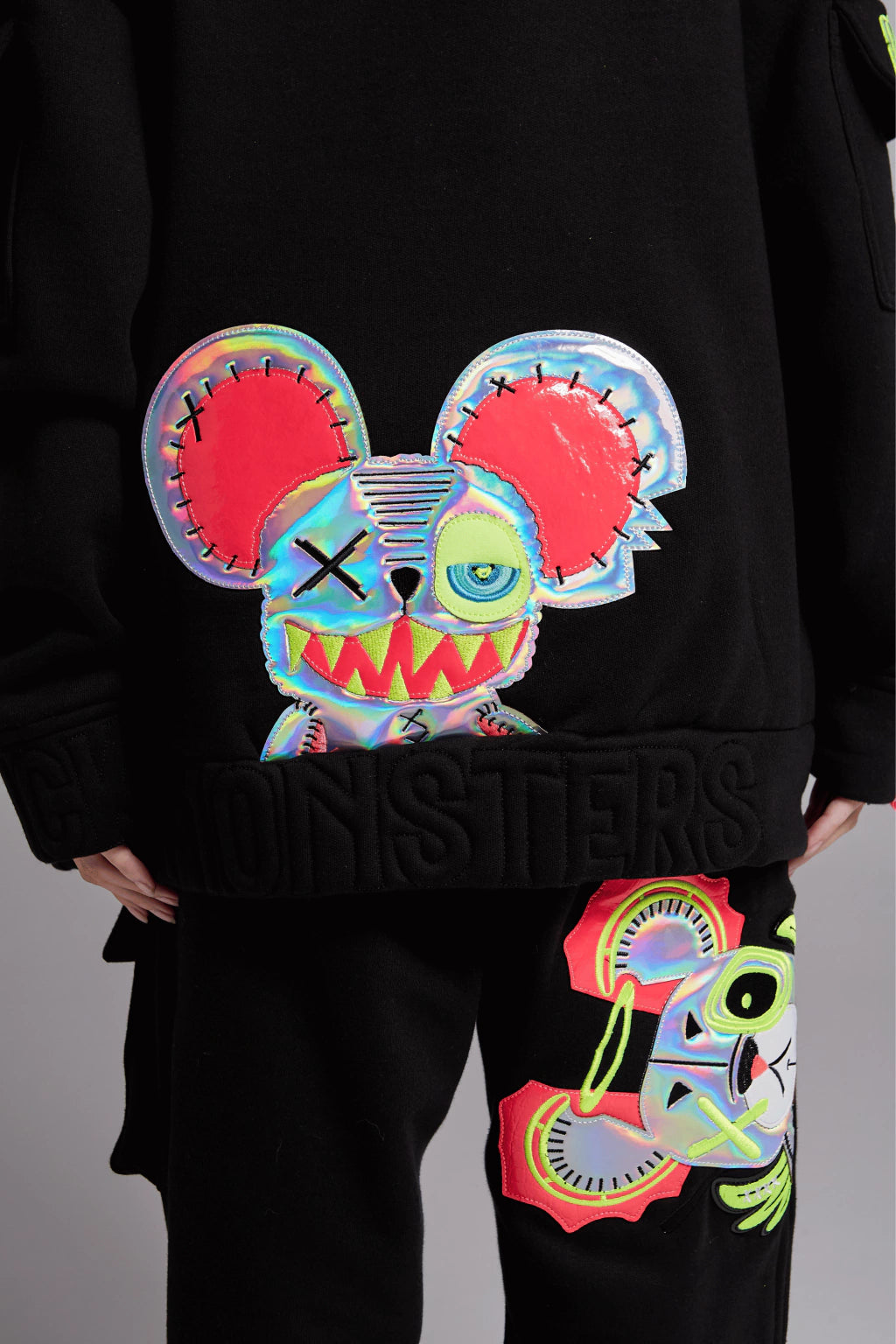 NEON ROYALTY CARGO SWEATPANTS BLACK