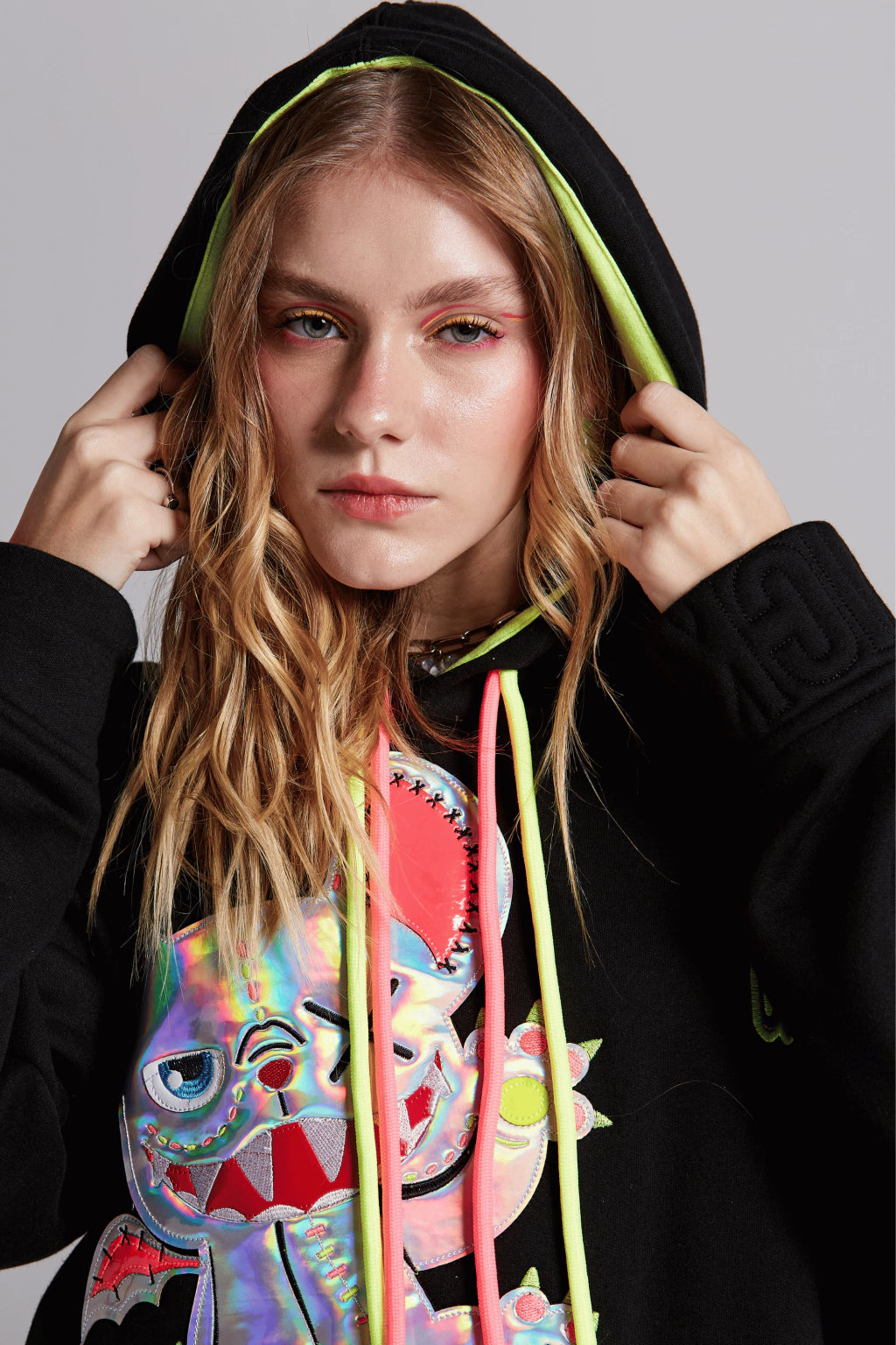 NEON ROYALTY HOODIE BLACK