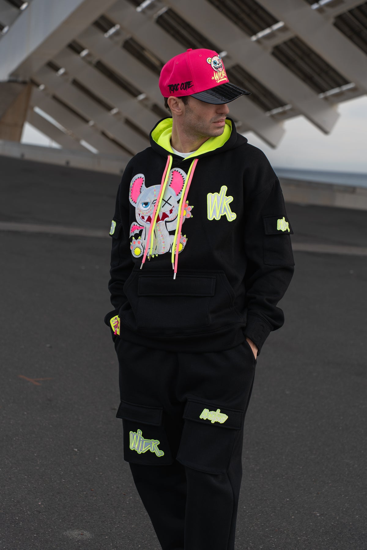 NEON ROYALTY HOODIE BLACK