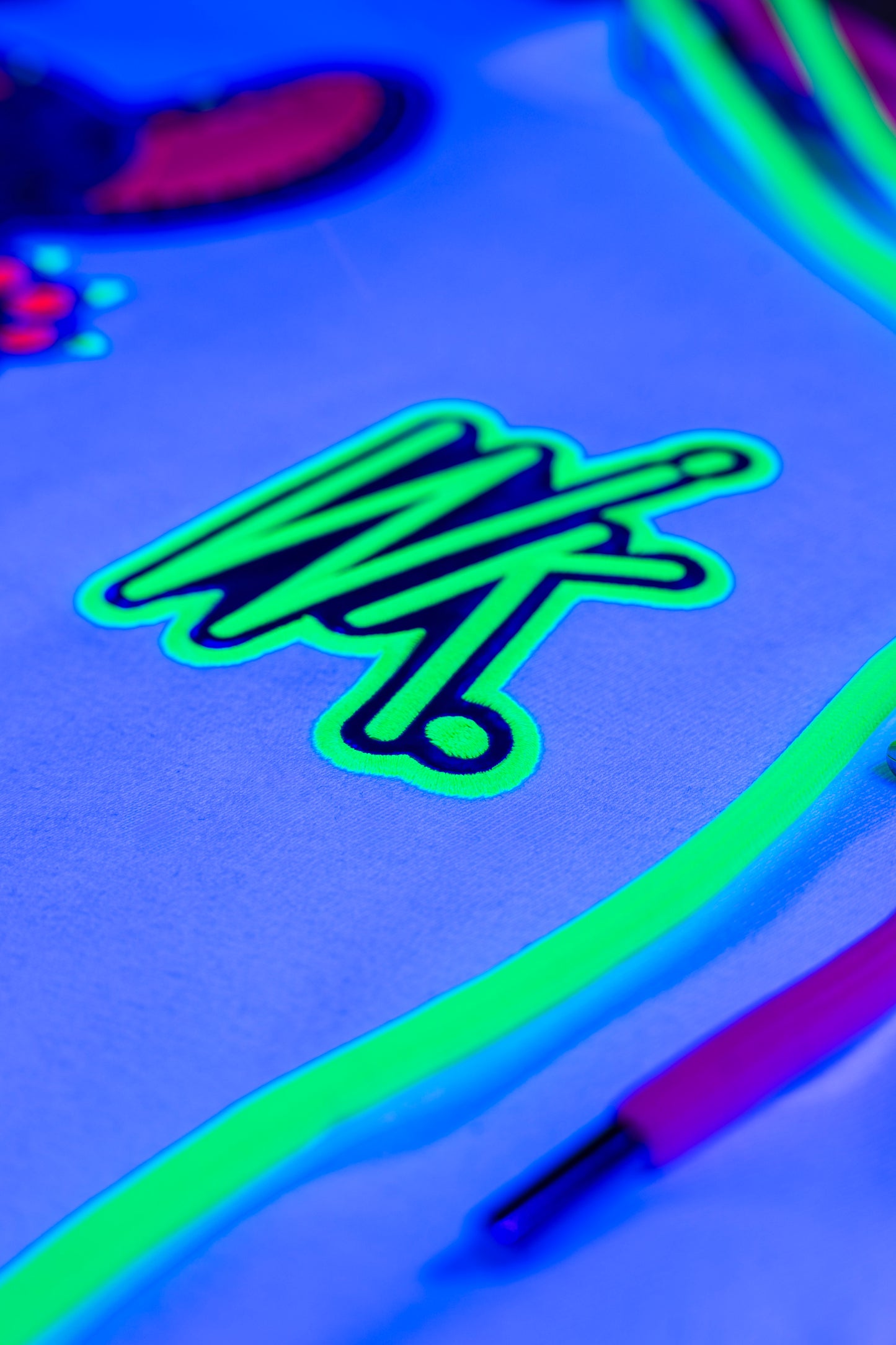 NEON ROYALTY HOODIE WHITE