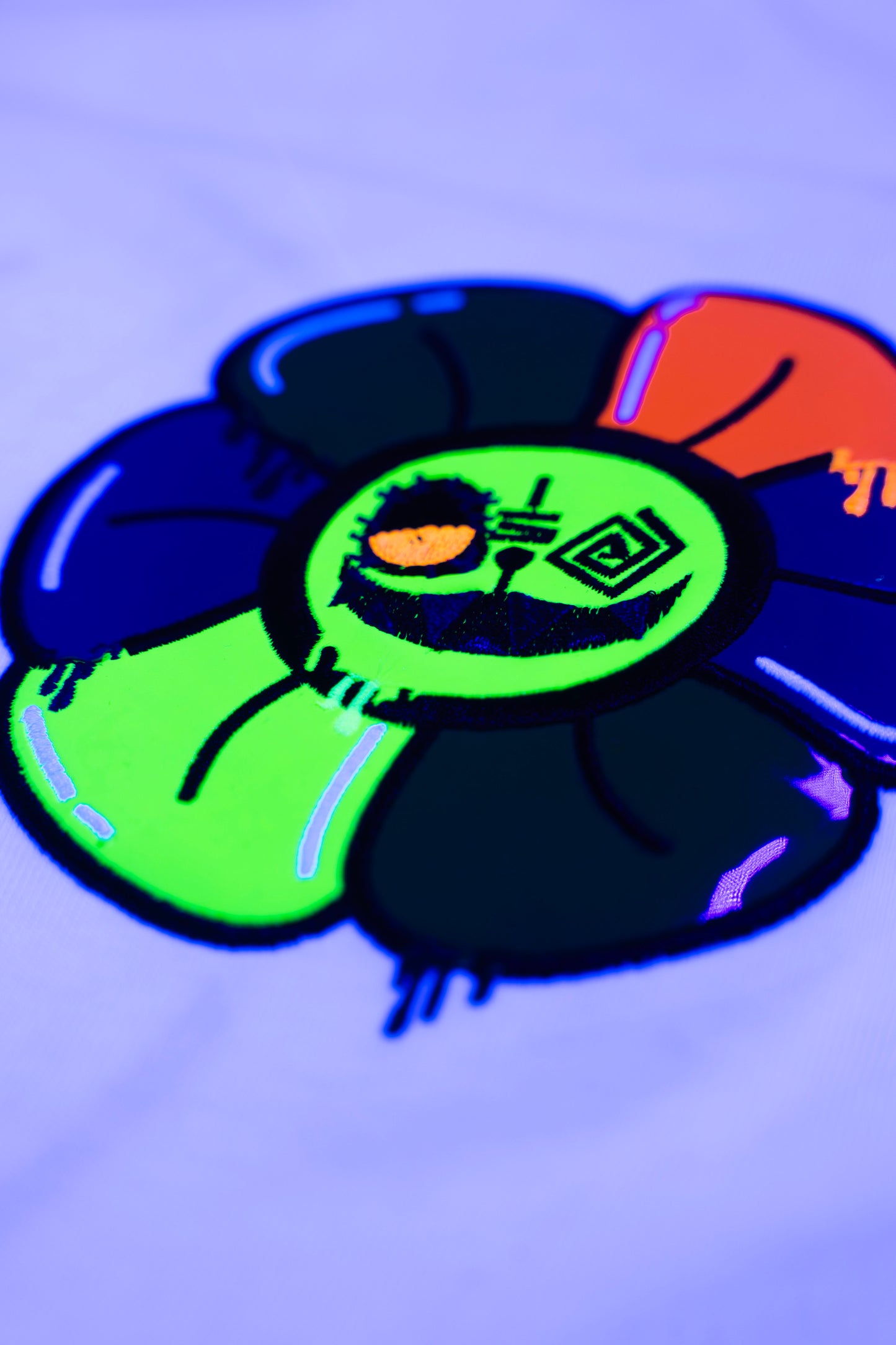 NEON ICE FLOWER T-SHIRT WITH AMIGURUMI