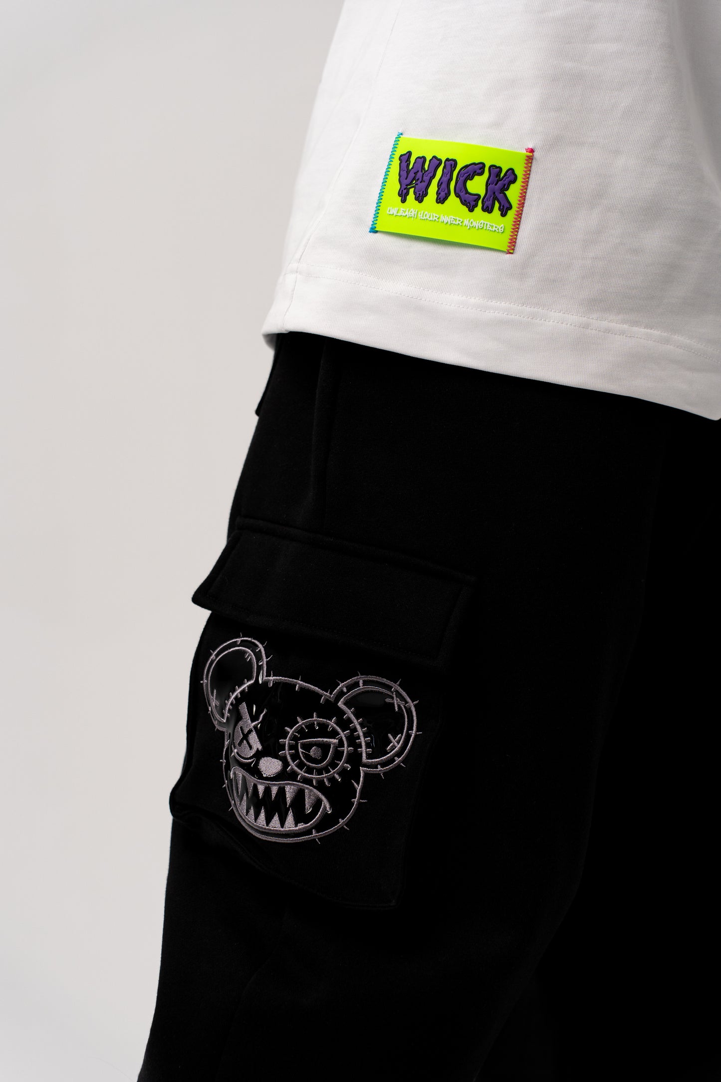 BLACK ICE CARGO SWEATPANTS
