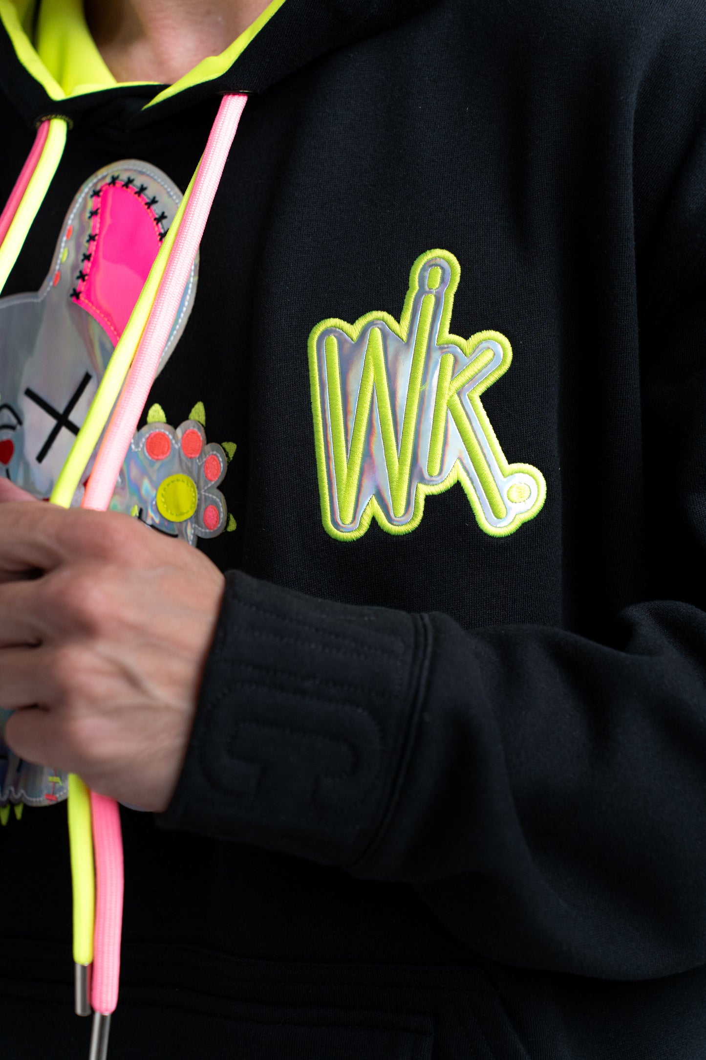NEON ROYALTY HOODIE BLACK