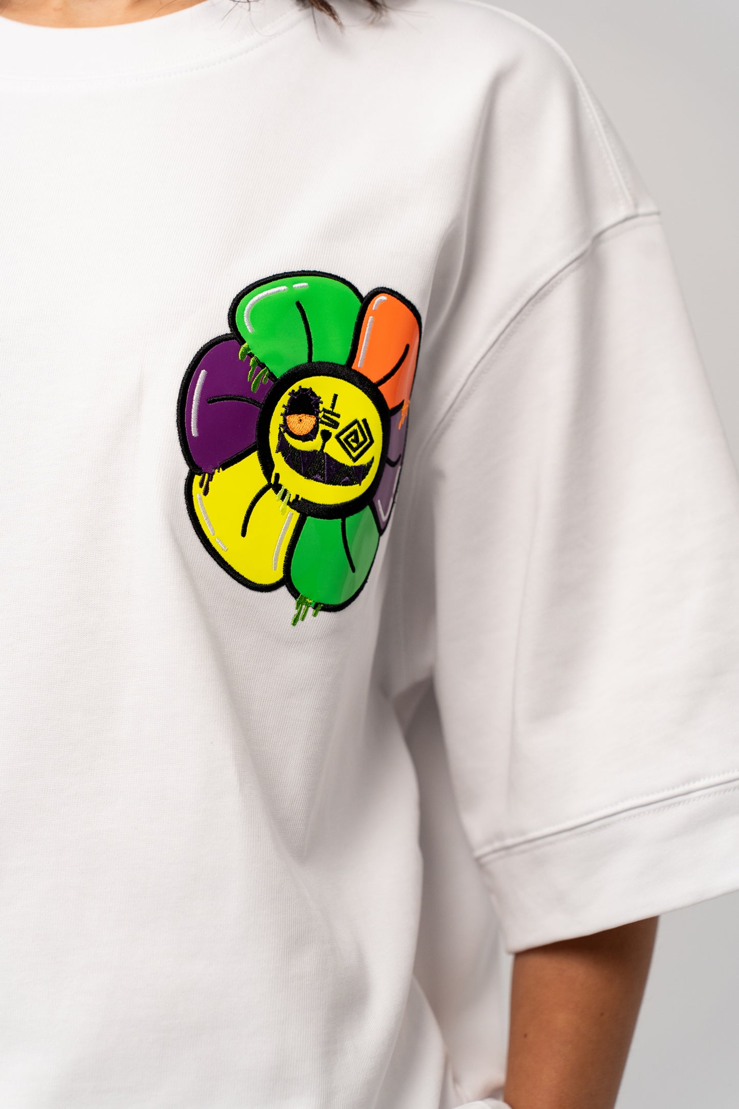 NEON ICE FLOWER T-SHIRT WITH AMIGURUMI