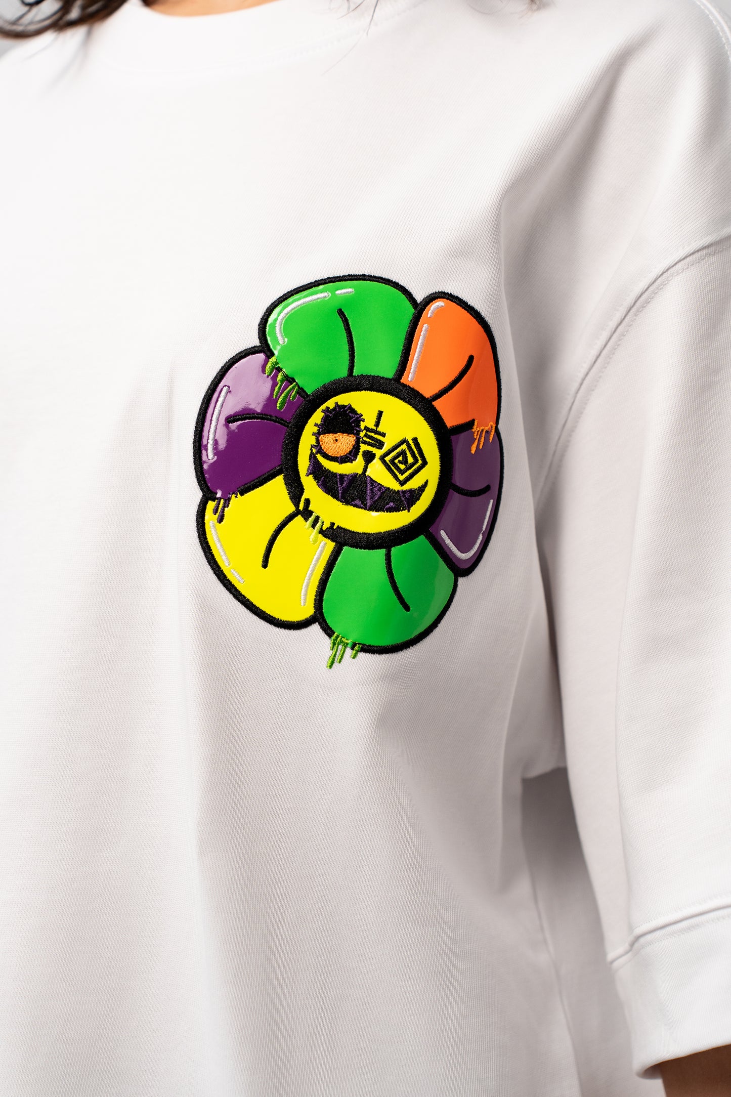 NEON ICE FLOWER T-SHIRT WITH AMIGURUMI