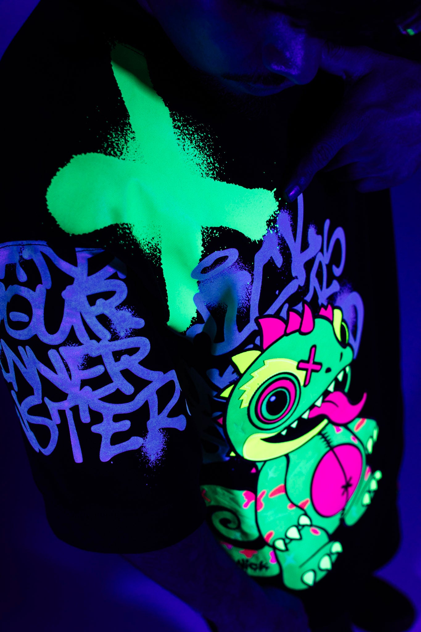 Chameleon T-shirt Spray Black