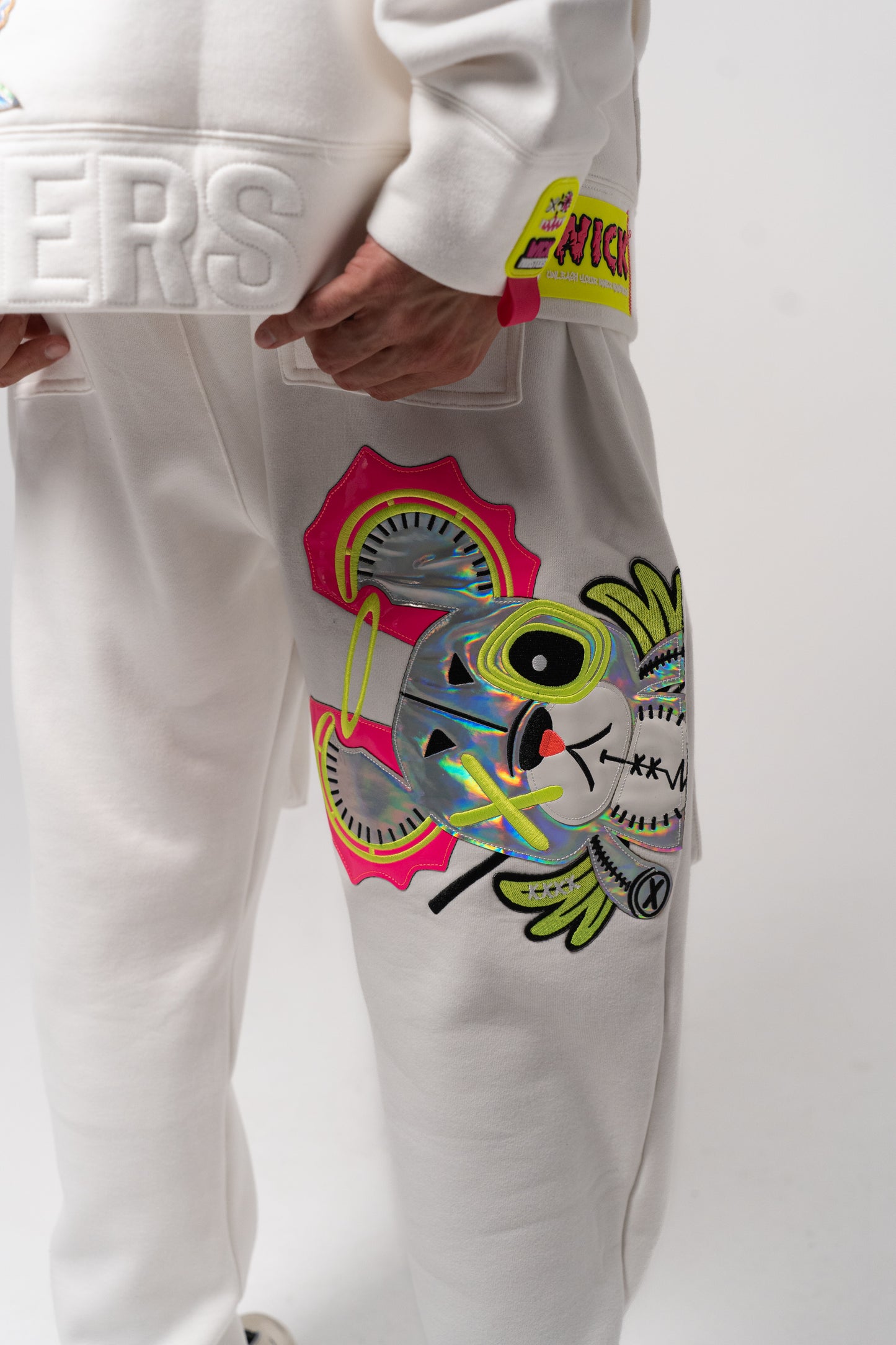 NEON ROYALTY CARGO SWEATPANTS WHITE