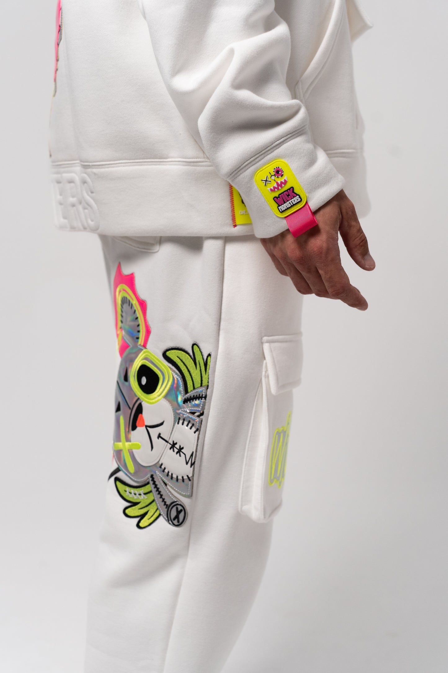 NEON ROYALTY CARGO SWEATPANTS WHITE