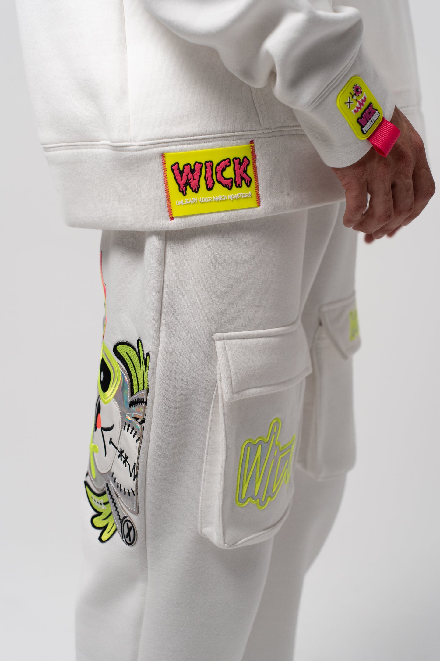 NEON ROYALTY CARGO SWEATPANTS WHITE
