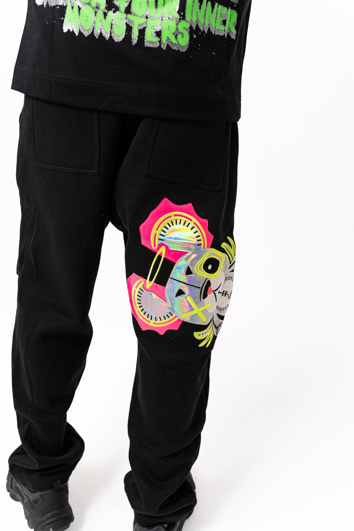 NEON ROYALTY CARGO SWEATPANTS BLACK