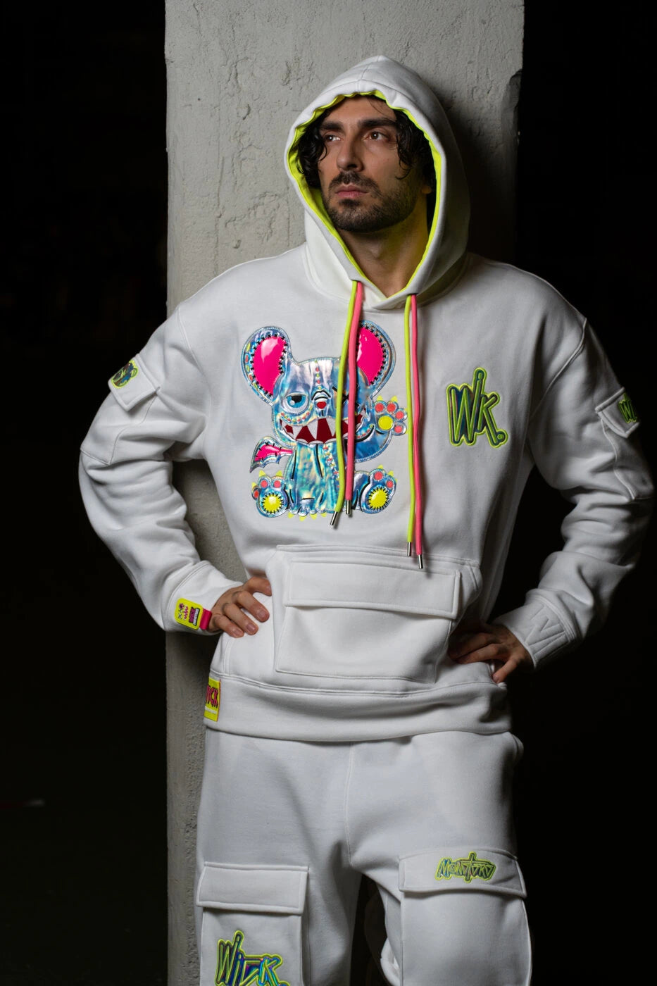 Neon Royalty Hoodie White de noche