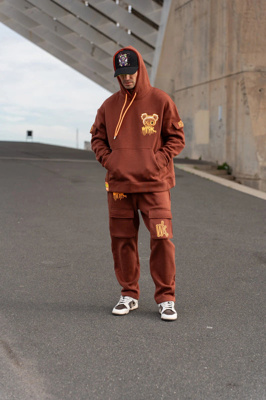 Space Sweatpants Brown en la calle