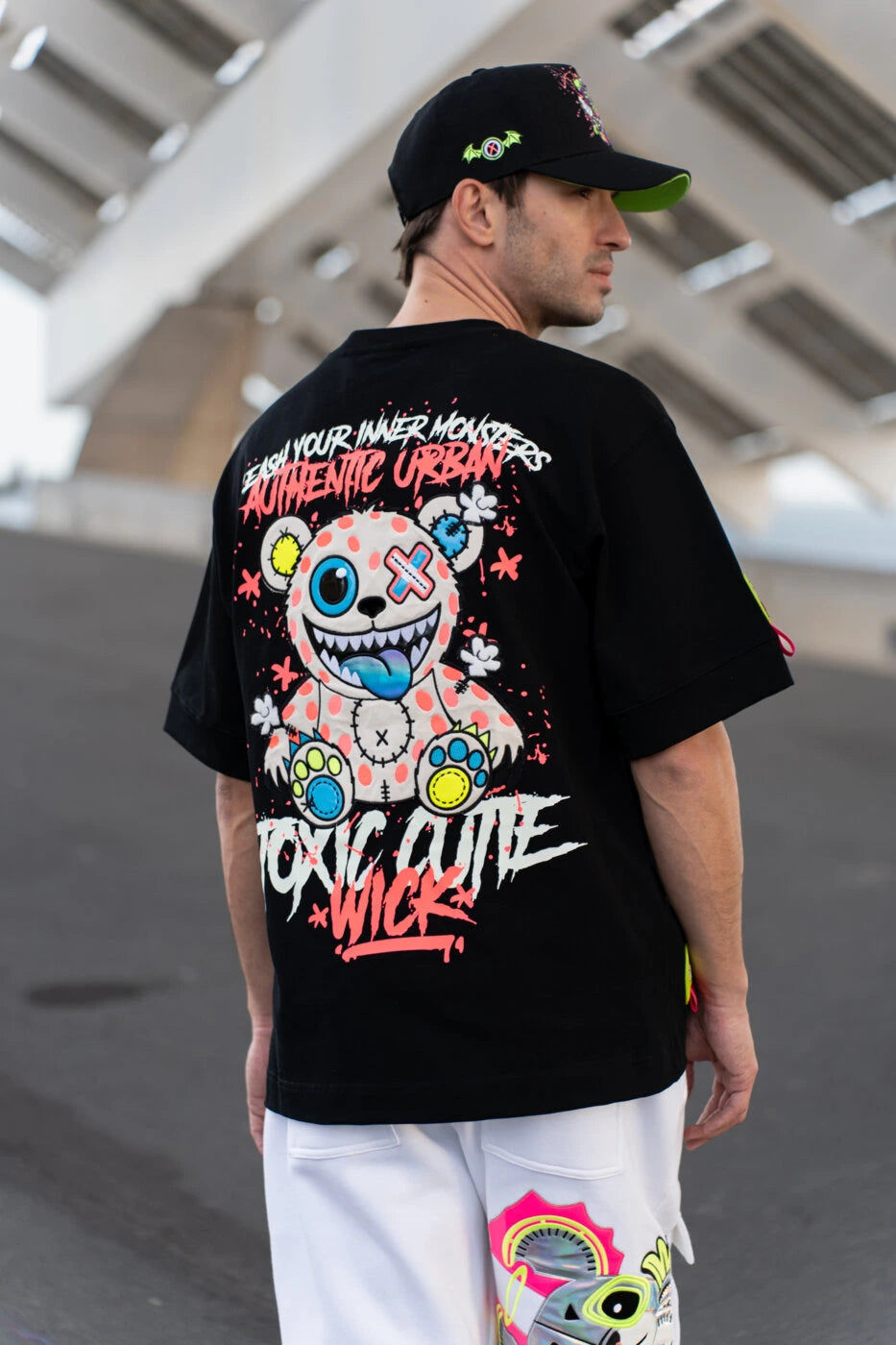 Toxic T-Shirt Black en la calle